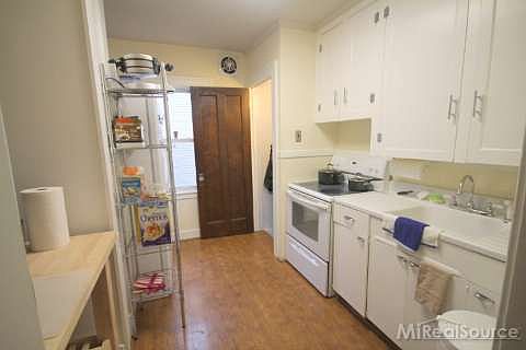 3rd image of 494 E Cambourne St