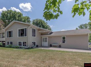 215 Candi Ct, North Mankato, MN 56003