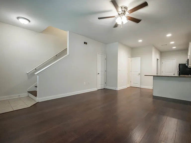 1131 Binghampton Cir — Photo 4