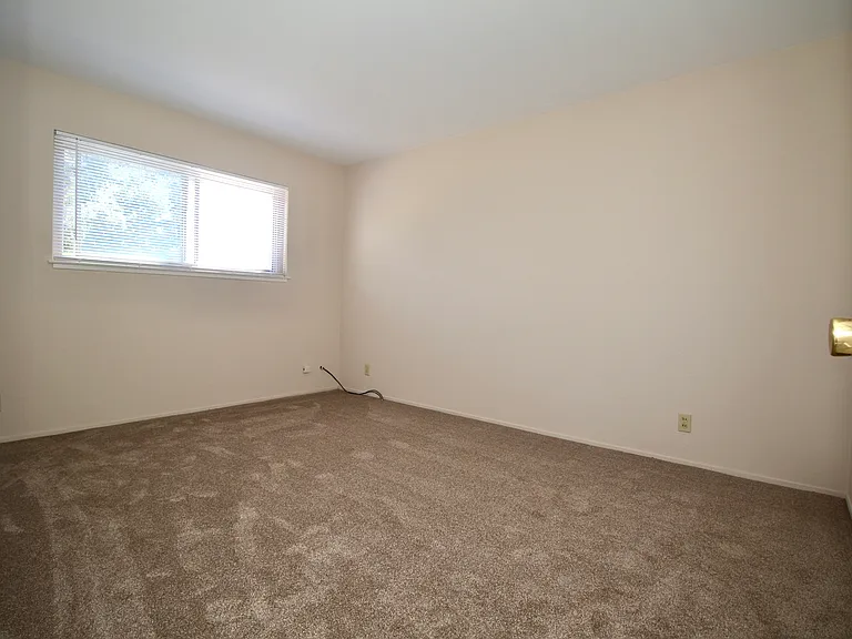 22834 Myrtle St #4 — Photo 17
