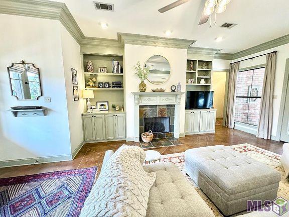 3rd image of 5614 Hilltop Cir