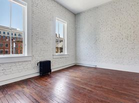 108 W Broughton St, Savannah, GA