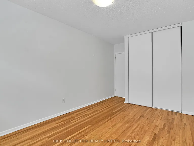 884 Walkley Rd — Photo 31