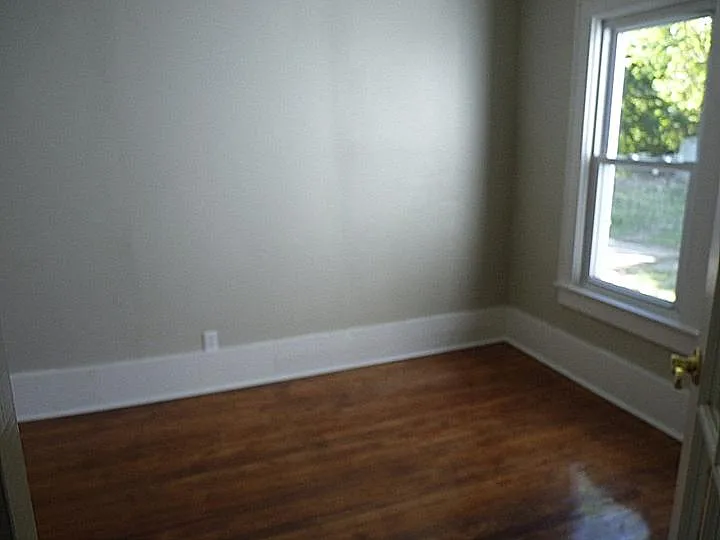 327 N Church St — Photo 7