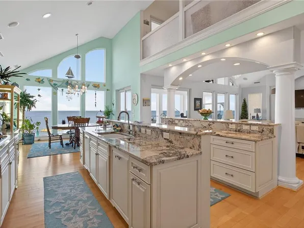 880 W Ocean View Ave, Norfolk, VA 23503