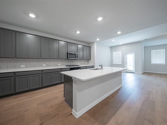 4th image of 4050 Georges Bnd