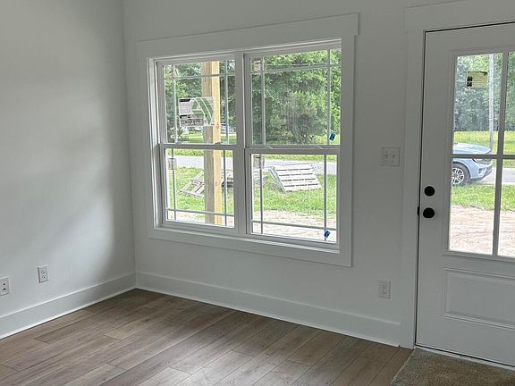 3rd image of 122 Brown Road