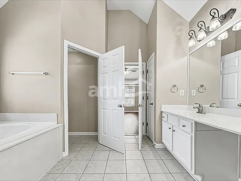 4524 Kingsgate Ct NW — Photo 15