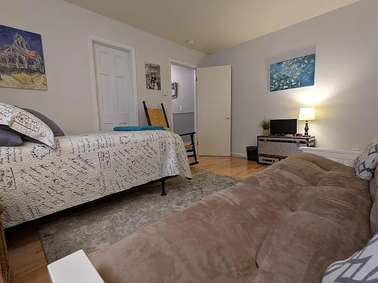Upstairs bedroom west 2