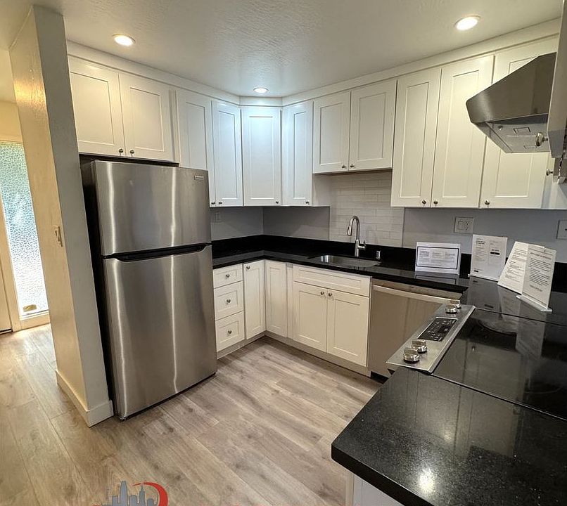 1st image of 946 Tamarack Ln #9