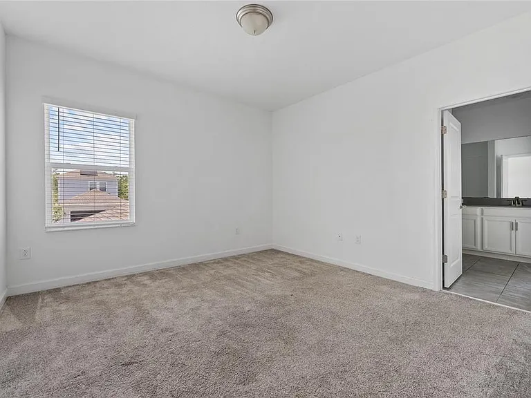 2999 Addison Blvd — Photo 19