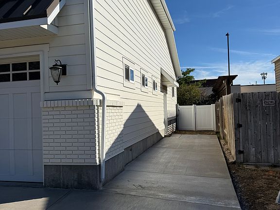 2nd image of 645 W 920 N