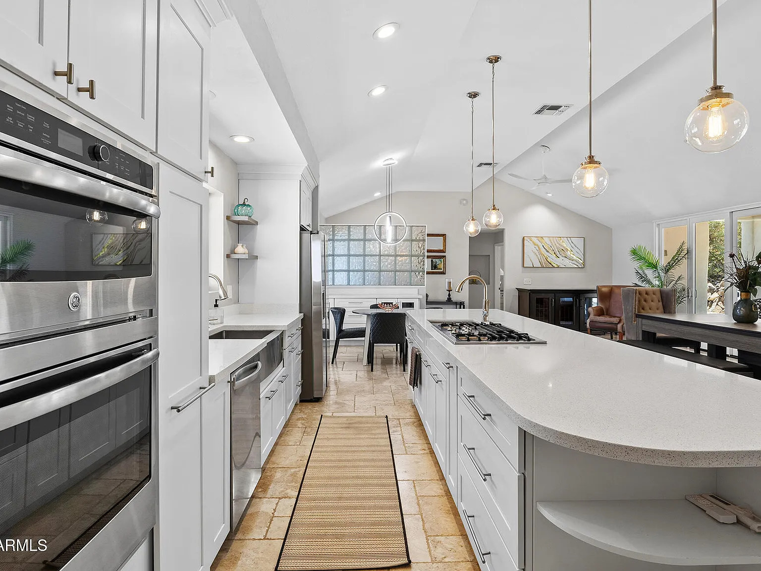 4 bed, 3.5 bath, 3700 sqft, $6,500 — Photo 1