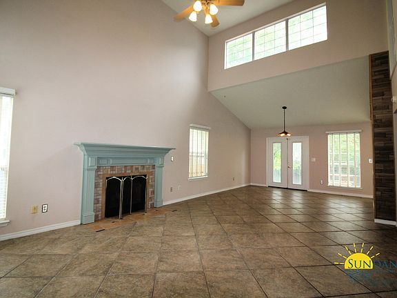 2nd image of 1225 Charleston Cir