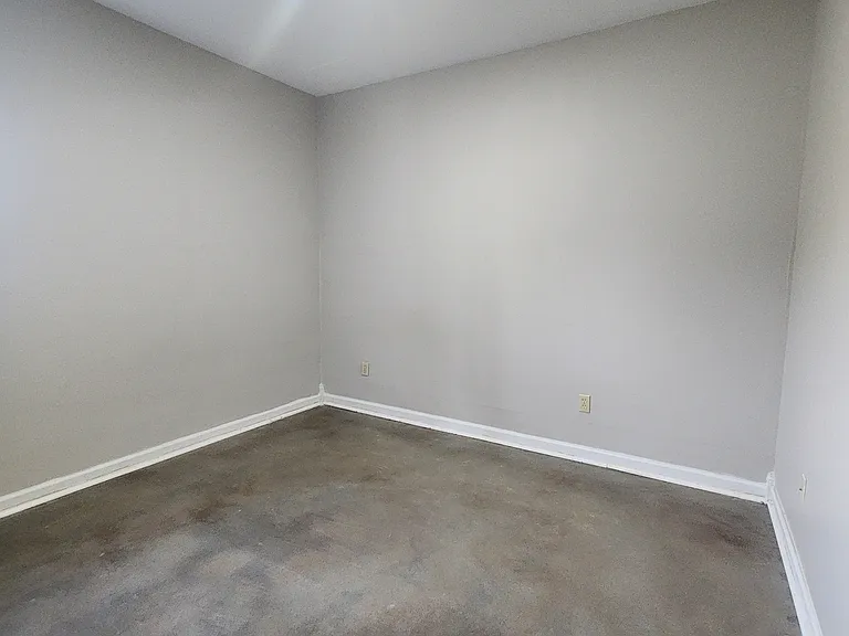 978 N Franklin Ave — Photo 10