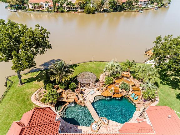 2nd image of 1 Flamingo Island Dr