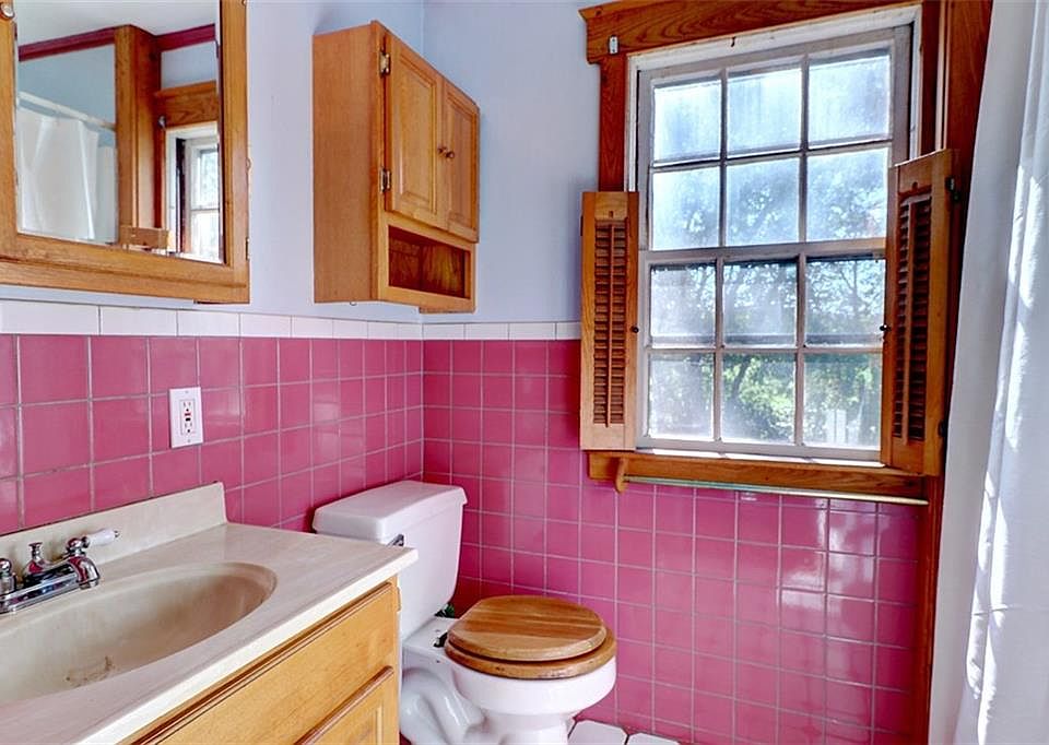 138 Bend St, Warwick, RI 02889 Zillow