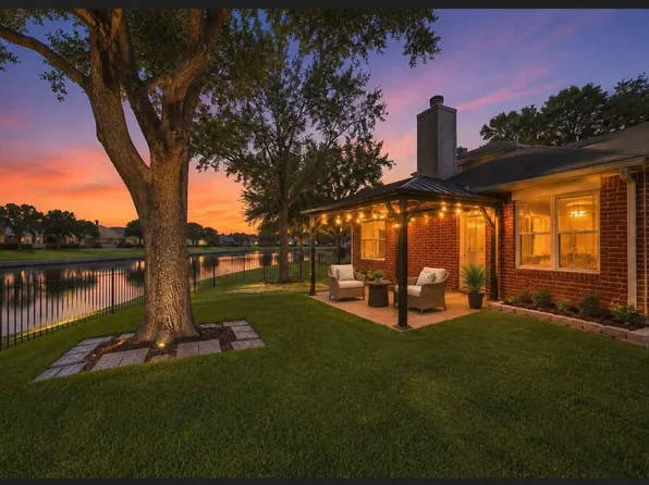 10230 E Summit Canyon Dr, Houston, TX 77095