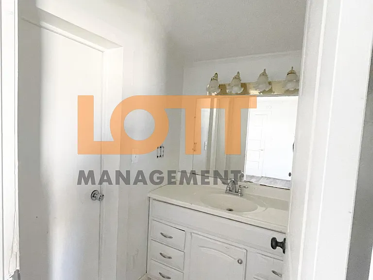 403 Old Paris Mountain Rd — Photo 18