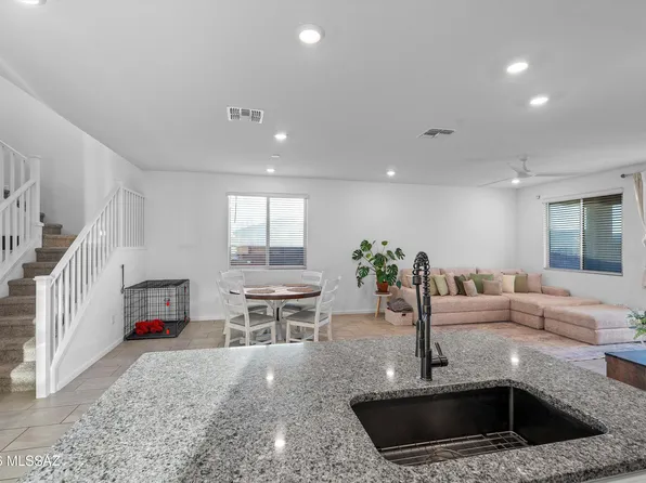 8166 S Soltero Mine Dr, Tucson, AZ 85747