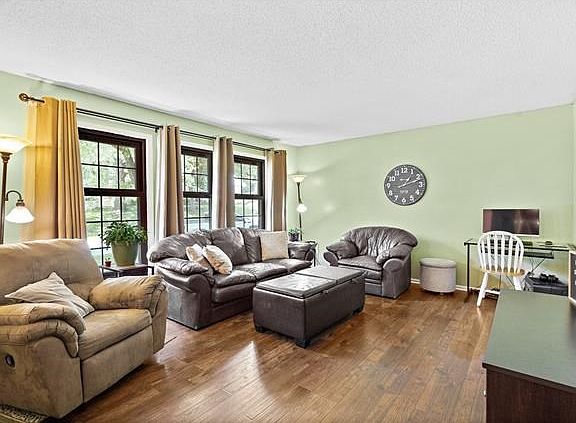 4th image of 601 Wood Ct