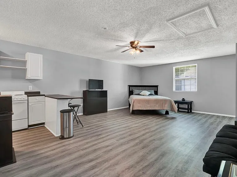 5424 Connell St #D — Photo 1