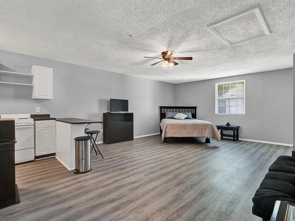 1st image of 5424 Connell St #D