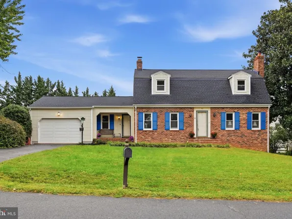 911 W Country Club Dr, Purcellville, VA 20132