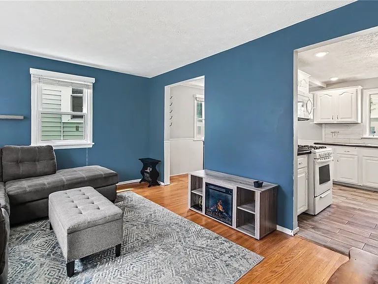 66 Woodrow Ave — Photo 3