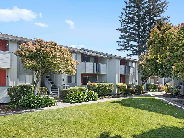 Sunnyvale Crossings — Photo 16