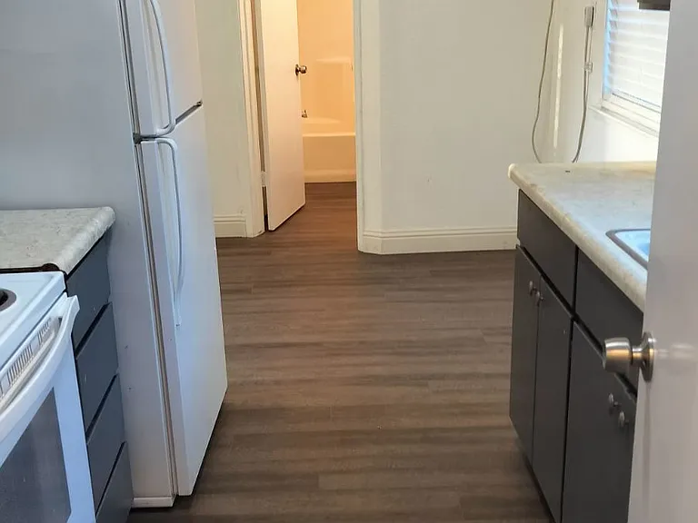 221 E Edison St #0 — Photo 3