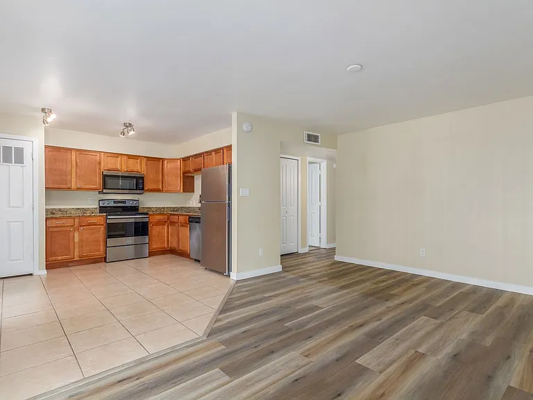 Mountain View Condos — Photo 41
