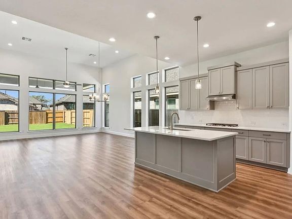 2nd image of 533 Prickly Poppy Loop