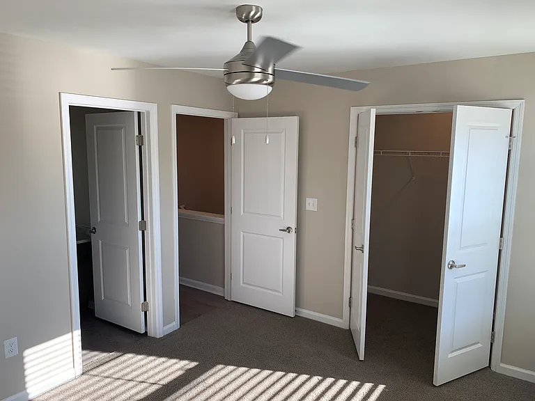 Graycroft & Graybrook Apartments — Photo 43