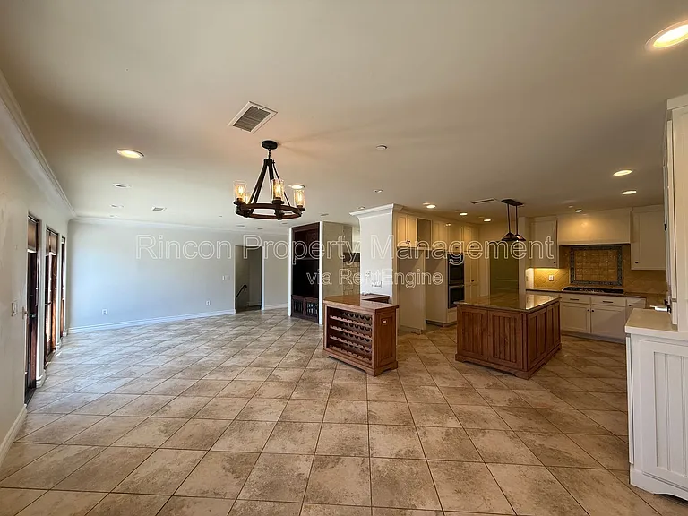 2166 Palomar Ave — Photo 7