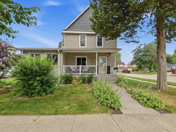 118 Pleasant St, Beaver Dam, WI 53916