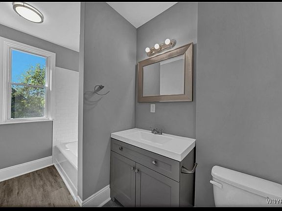 3rd image of 1002 West Ave Unit 2