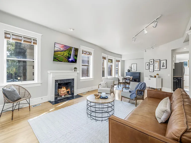 115 N G St — Photo 3