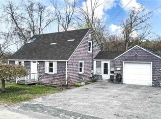 30 Uphill Ave, Warwick, RI 02886