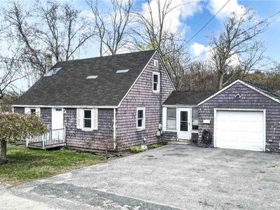 30 Uphill Ave, Warwick, RI, 02886
