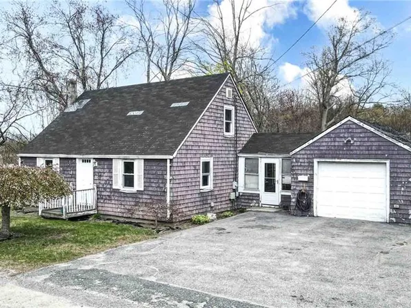 30 Uphill Ave, Warwick, RI 02886