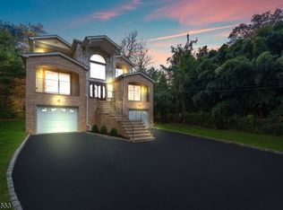 908 Valley Rd, Watchung, NJ 07069