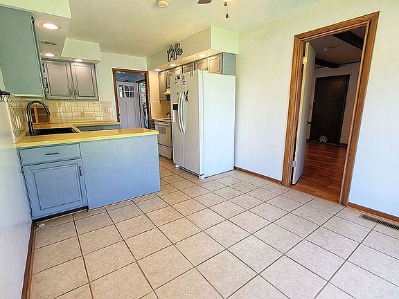 5th image of 903 Crestview Ln