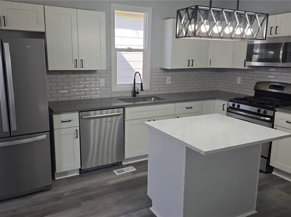910 Dakota St, Leavenworth, KS 66048