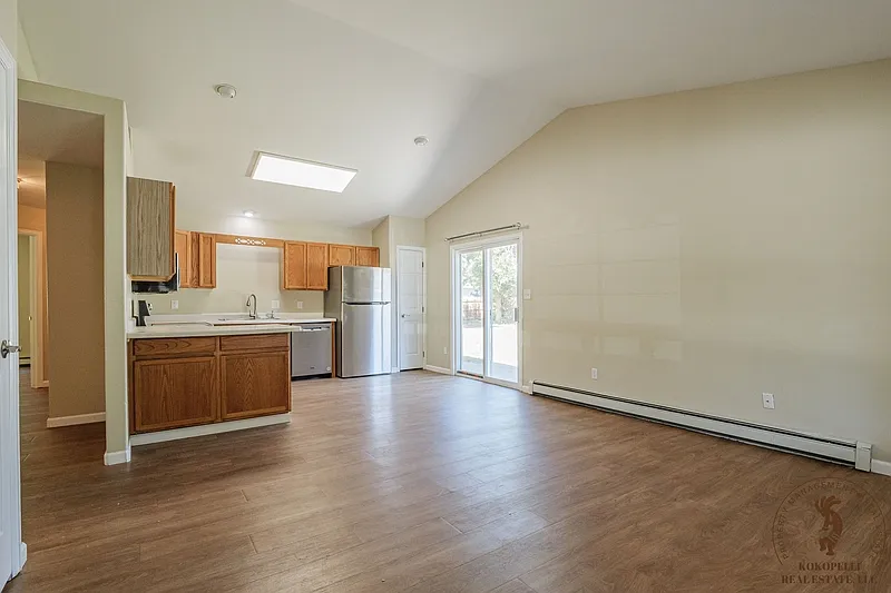 3 bed, 2.0 bath, 1034 sqft, $1,850 — Photo 4