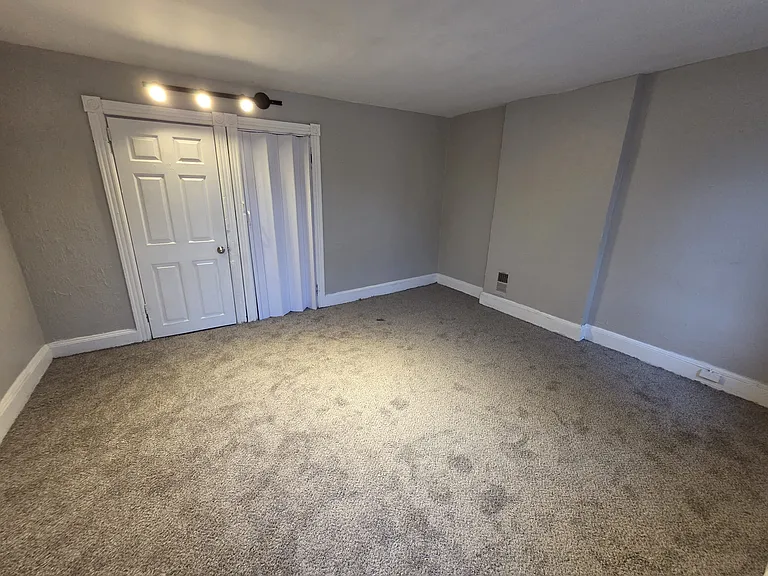 517 Stuyvesant Ave — Photo 6