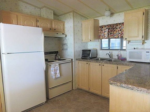 3rd image of 53 Lake Griffin Dr #27