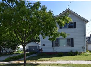 8 Madison St, Algonquin, IL 60102