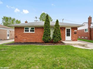 30941 Blossom St, Roseville, MI 48066