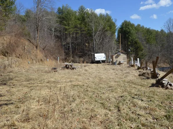 1617 Pot Rock Rd, Woodlawn, VA 24381